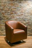 Cognackleurige draaifauteuil met ronde voet