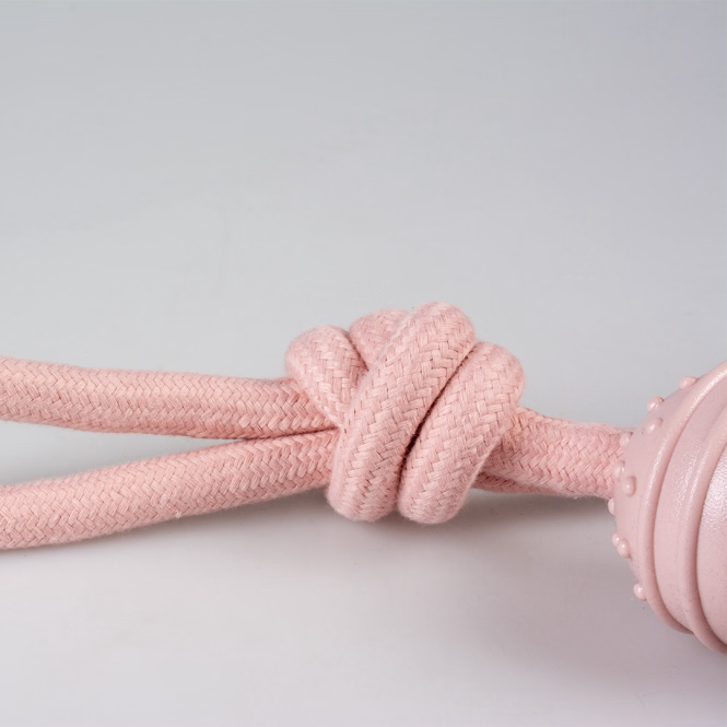 Seilschlaufe mit Knoten und Gummiball