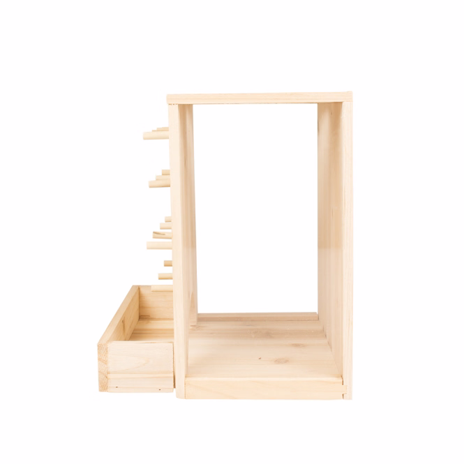 Buddel- und Kletterturm aus Holz