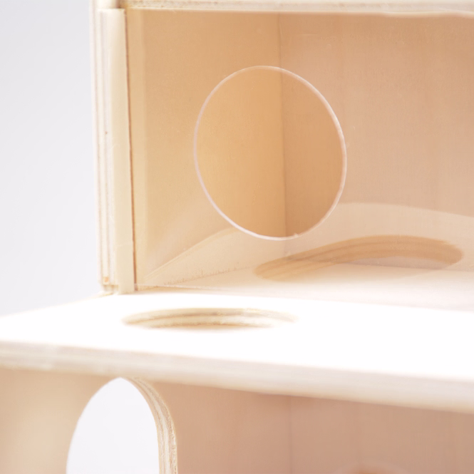 Kletterhaus aus Holz mit Plexiglas-Front